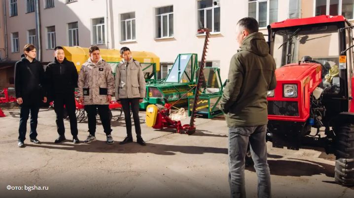 Бурятская академия получила новый ромашкоуборочный комбайн и другие штучные машины, которые в РФ почти не выпускают